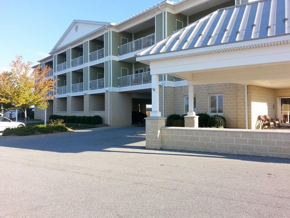 Island Inn & Suites, Ascend Hotel Collection Piney Point エクステリア 写真