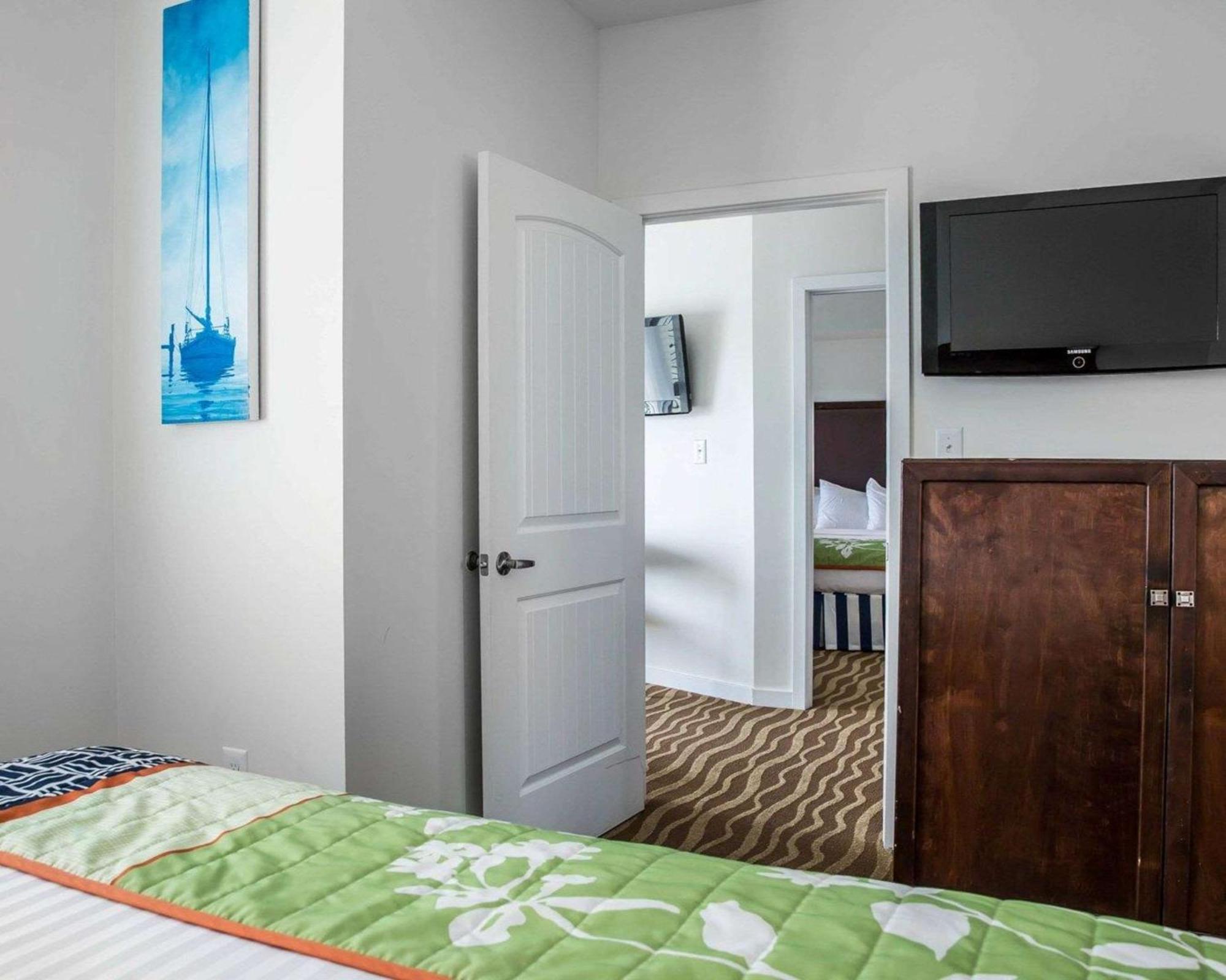Island Inn & Suites, Ascend Hotel Collection Piney Point エクステリア 写真
