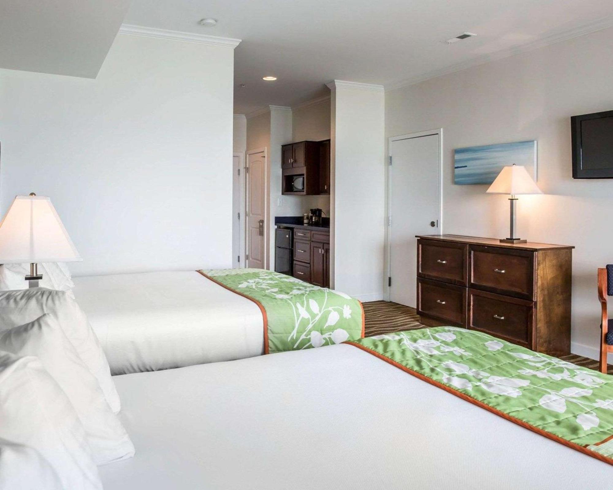 Island Inn & Suites, Ascend Hotel Collection Piney Point エクステリア 写真