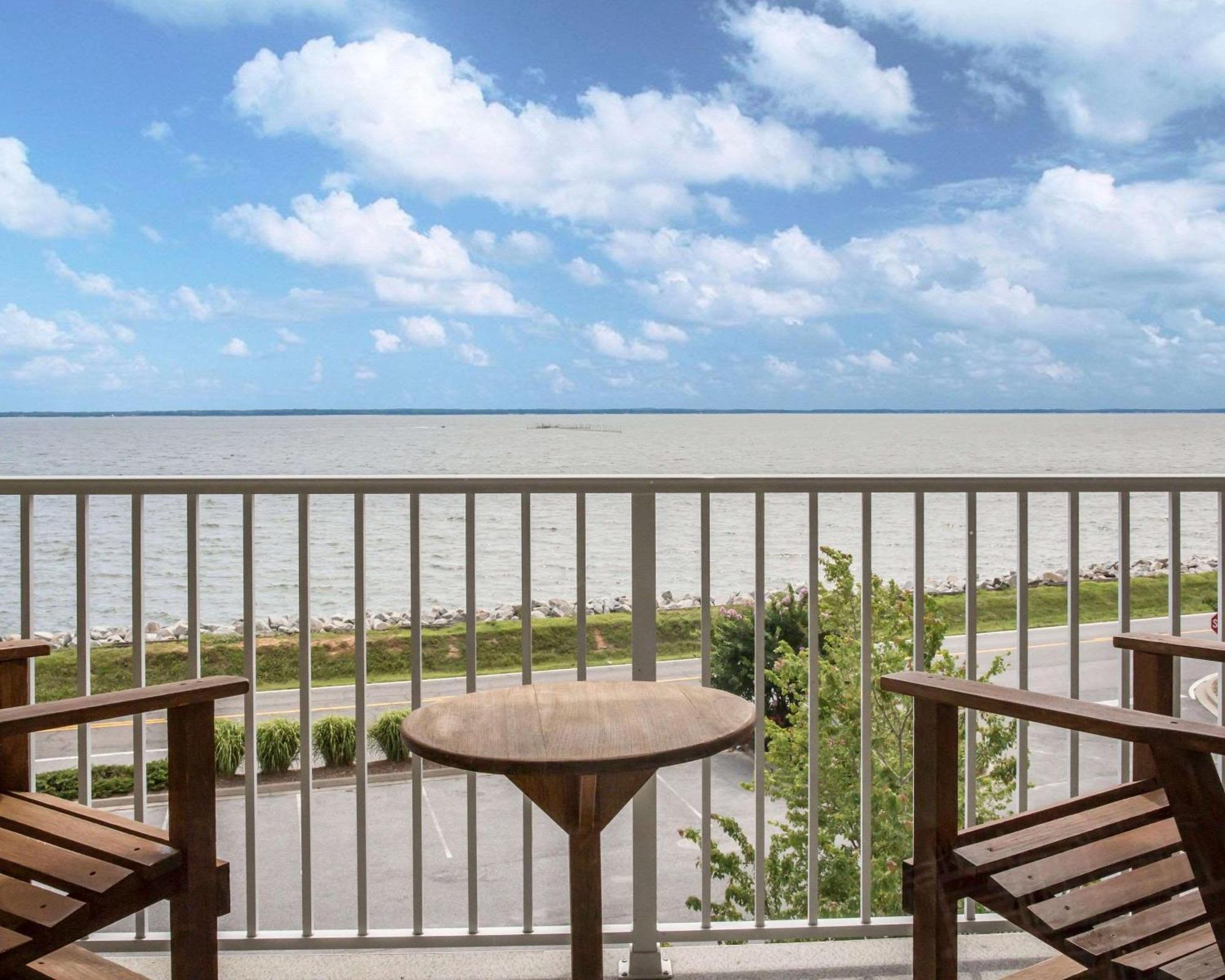 Island Inn & Suites, Ascend Hotel Collection Piney Point エクステリア 写真